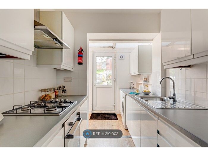 5 Bedroom Semi-Detached House To Rent In Bevendean Crescent, Brighton, BN2