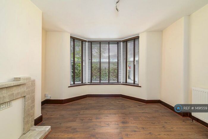 1 Bedroom Flat To Rent In Beversbrook Road, London, N19