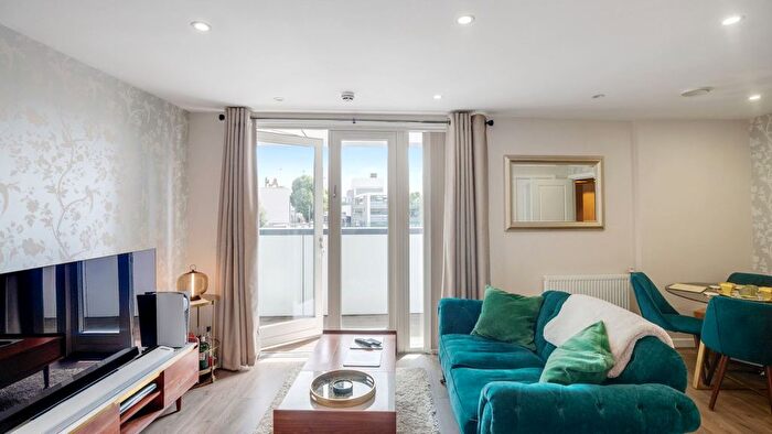 1 Bedroom Flat For Sale In Queensbury House, London, E14