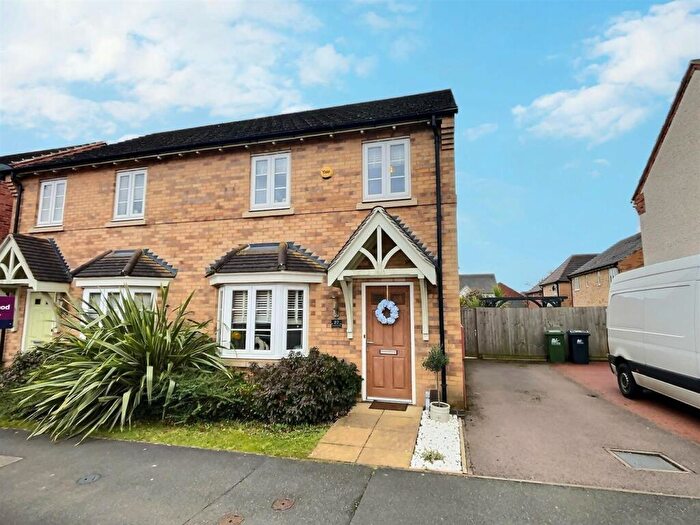 3 Bedroom Semi Detached House For Sale In Richardson Way, Langley Country Park, Derby, DE22