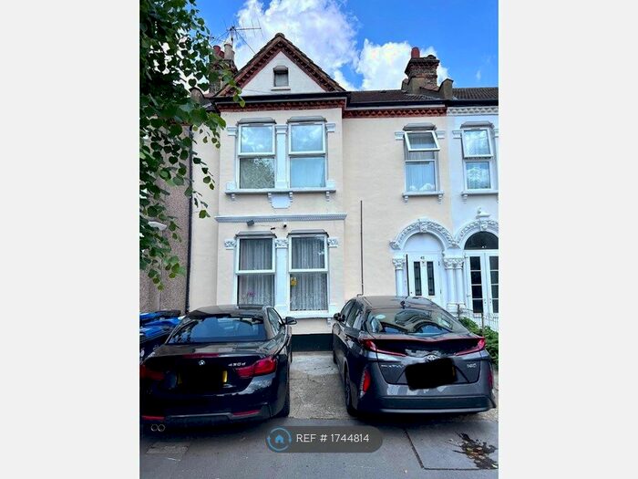 2 Bedroom Flat To Rent In Kidderminster Road, Croydon, CR0