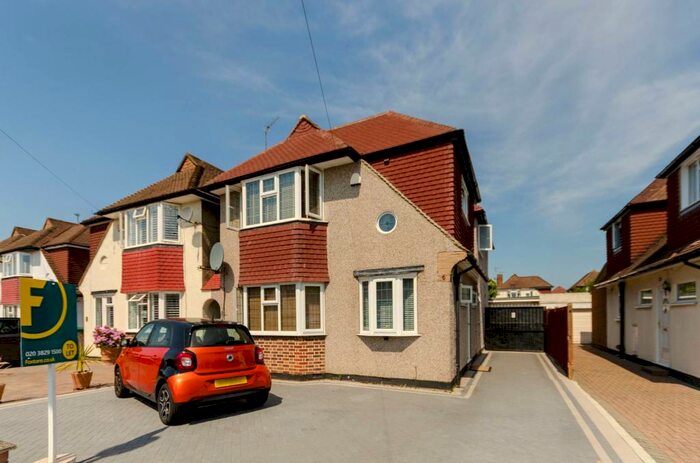 4 Bedroom Detached House To Rent In Van Dyck Avenue, New Malden, KT3
