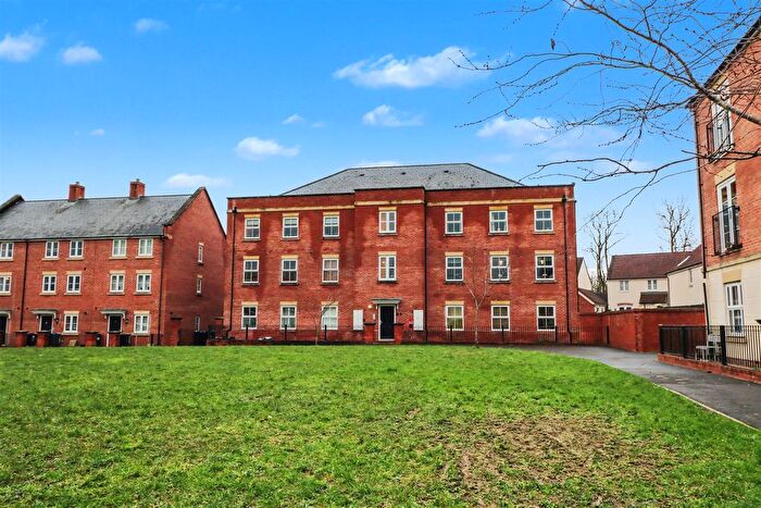 2 Bedroom Flat For Sale In Barons Crescent, Trowbridge, BA14