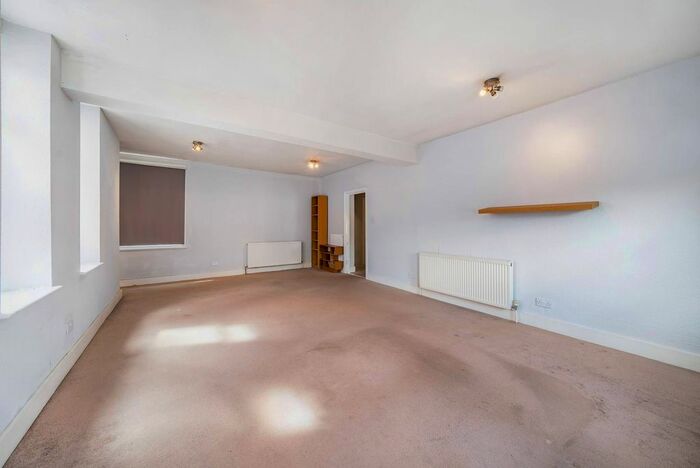 3 Bedroom Flat To Rent In Brighton Road, South Croydon, CR2