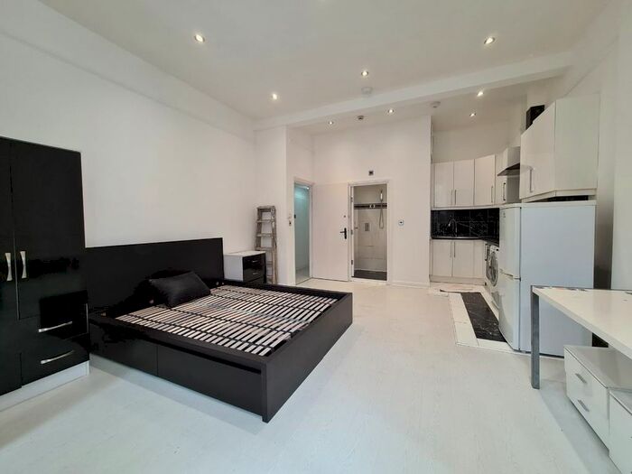 Studio To Rent In Iverson Road, Kilburn, London, NW6