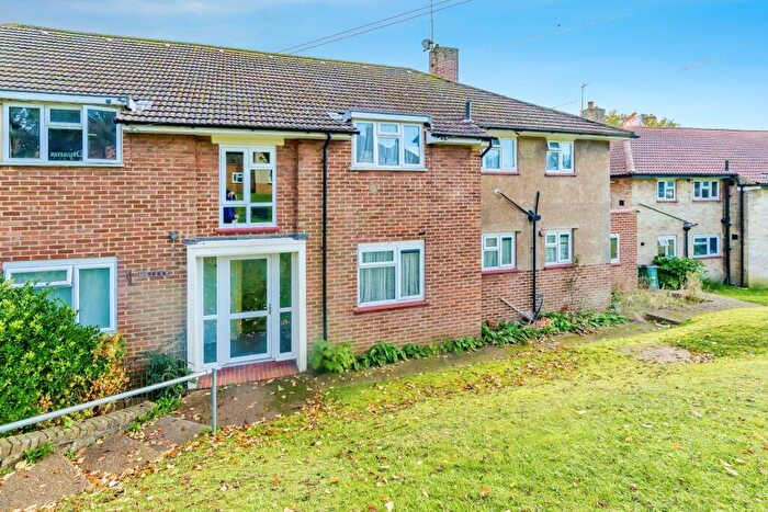 2 Bedroom Flat For Sale In Lynwood Avenue, Coulsdon, CR5
