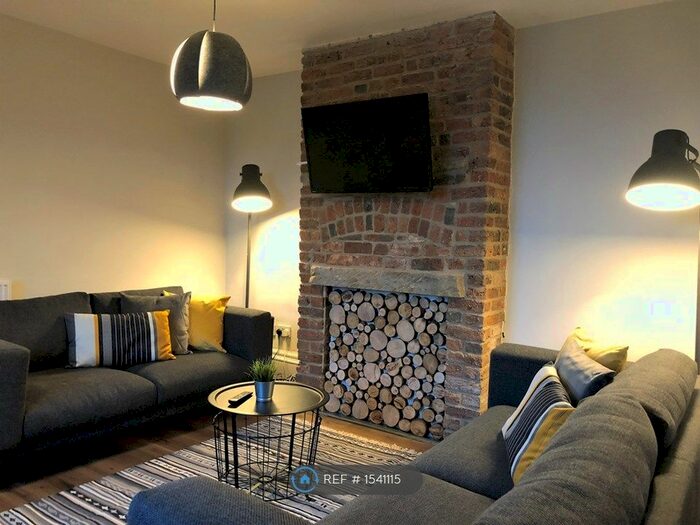 6 Bedroom Semi-Detached House To Rent In Crookesmoor Road, Sheffield, S6