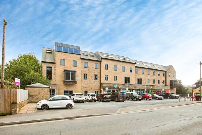 2 Bedroom Flat For Sale In Oldham Road, Sowerby Bridge, West Yorkshire, HX6