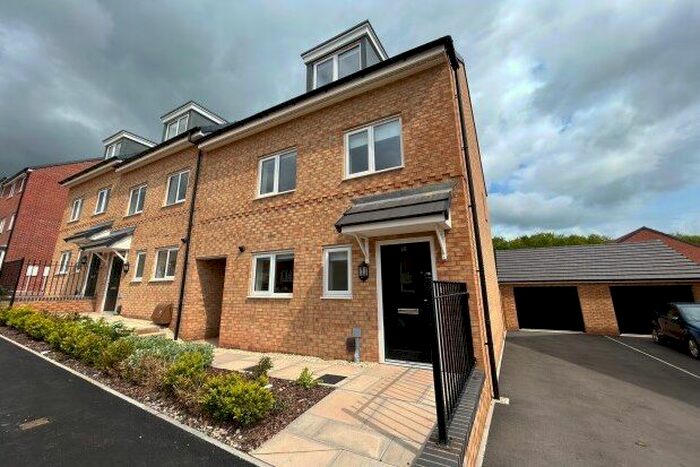 3 Bedroom Detached House To Rent In Harviston Avenue, Nottingham, NG4