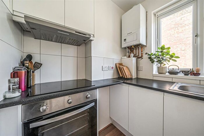 1 Bedroom Flat To Rent In South Western Road, Twickenham, TW1