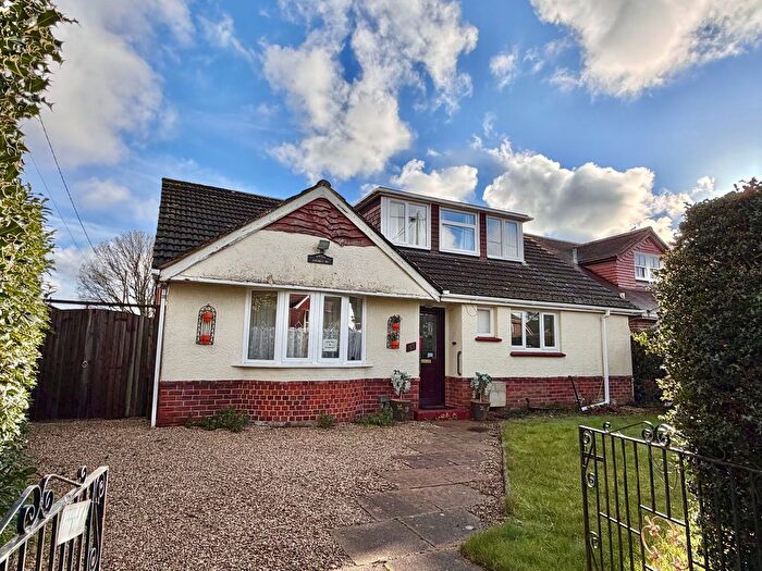 3 Bedroom Bungalow For Sale In West Road, Dibden Purlieu, SO45