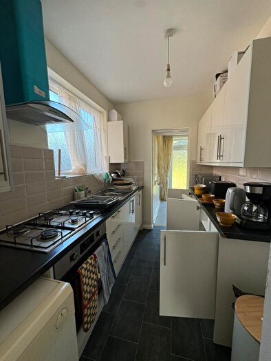 4 Bedroom Semi Detached House To Rent In Philip Avenue, Romford, RM7