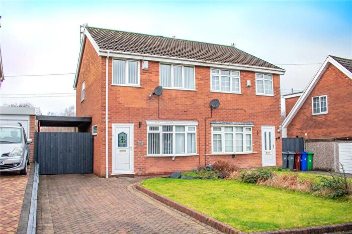 3 Bedroom Semi Detached House For Sale In The Fairway, New Moston, Manchester, M40