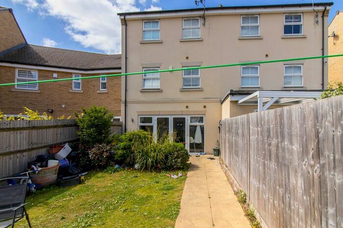 4 Bedroom Flat To Rent In Autumn Way, West Drayton, UB7