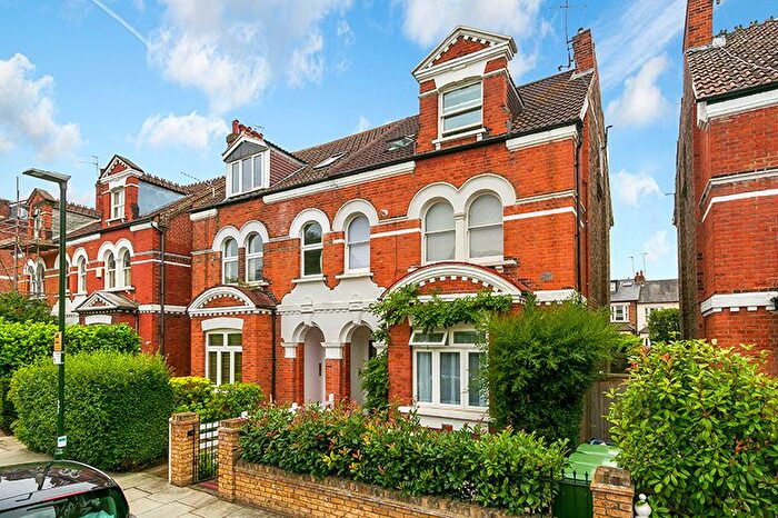 2 Bedroom Flat To Rent In Sheen Park, Richmond, TW9