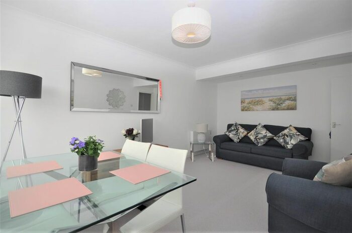 1 Bedroom Flat For Sale In King Edwards Parade, Eastbourne, BN21