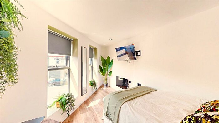 Studio To Rent In - Pershore Road, Stirchley, Birmingham, B30