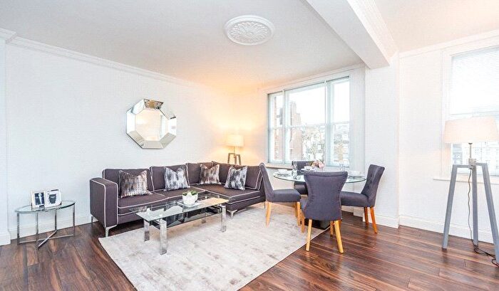2 Bedroom Flat To Rent In Hill Street, Mayfair, W1J