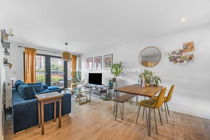 2 Bedroom Flat For Sale In Cowley Road, Oval, London, SW9