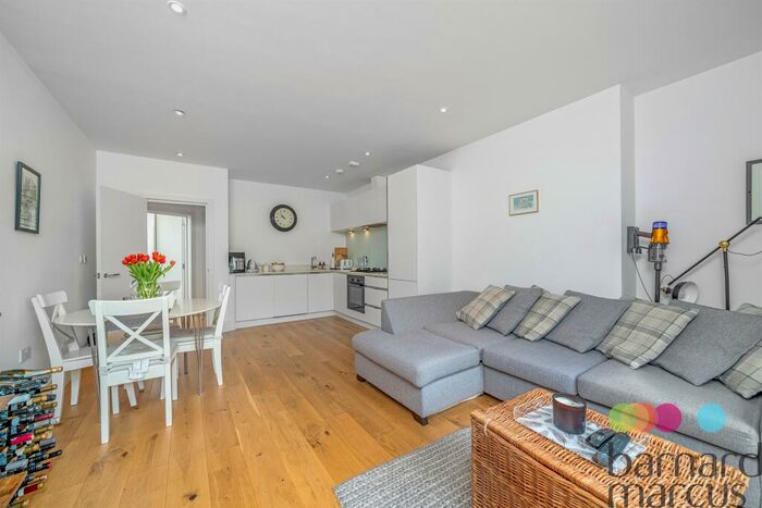 2 Bedroom Apartment To Rent In Brunswick Park Road, London, N11