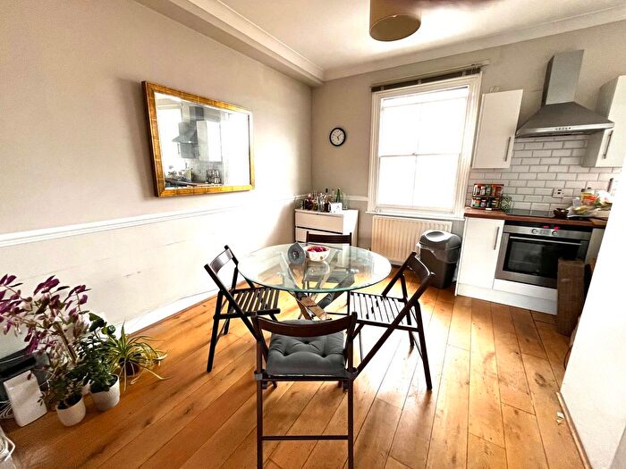 3 Bedroom Flat To Rent In Broughton Street, London, SW8