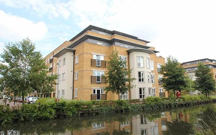 2 Bedroom Flat For Sale In Ovaltine Drive, Kings Langley, WD4