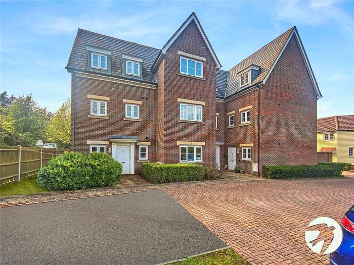 2 Bedroom Flat To Rent In Coe's Green, Chattenden, Rochester, Kent, ME3