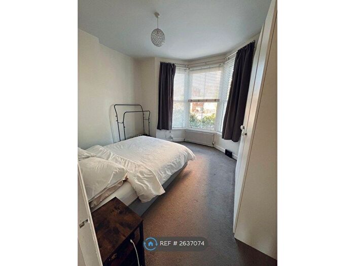 1 Bedroom Flat To Rent In South Lambeth Road, London, SW8