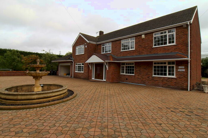 4 Bedroom Detached House To Rent In Netherhall Road, Roydon, CM19