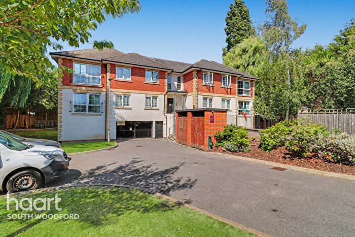 2 Bedroom Apartment For Sale In Ash Way, Woodford Green, IG8