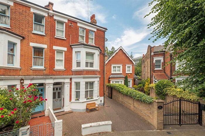 1 Bedroom Flat For Sale In Thorney Hedge Road, London, W4