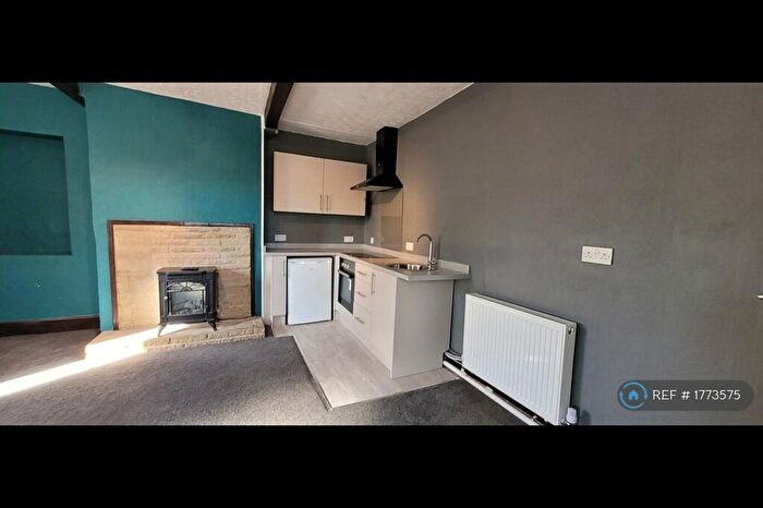 2 Bedroom End Of Terrace House To Rent In Church Street, Huddersfield, HD3