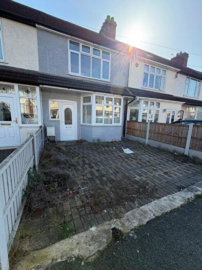 3 Bedroom Terraced House For Sale In Harwood Avenue, RM11