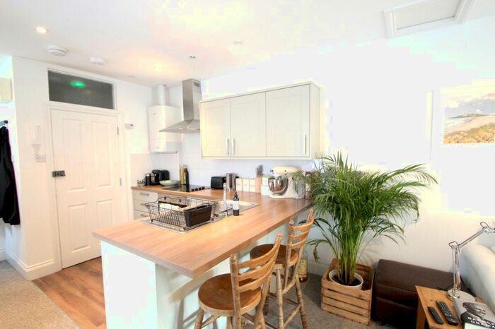 2 Bedroom Flat To Rent In Pier Street, The Hoe, Plymouth, PL1