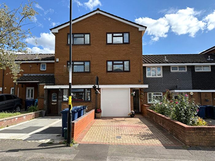 4 Bedroom Town House For Sale In Bannister Close, Greenford, UB6