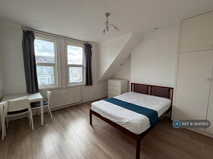 Studio To Rent In Kilburn, London, NW6