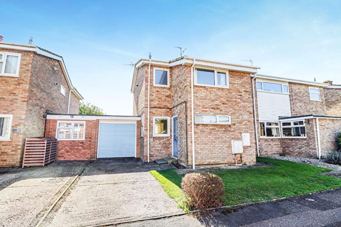 4 Bedroom Semi-Detached House For Sale In Dove House Close, Bromham, Bedford, MK43