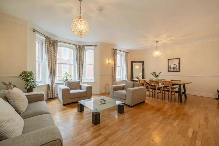 3 Bedroom Flat To Rent In Eastcastle Street, London, W1T