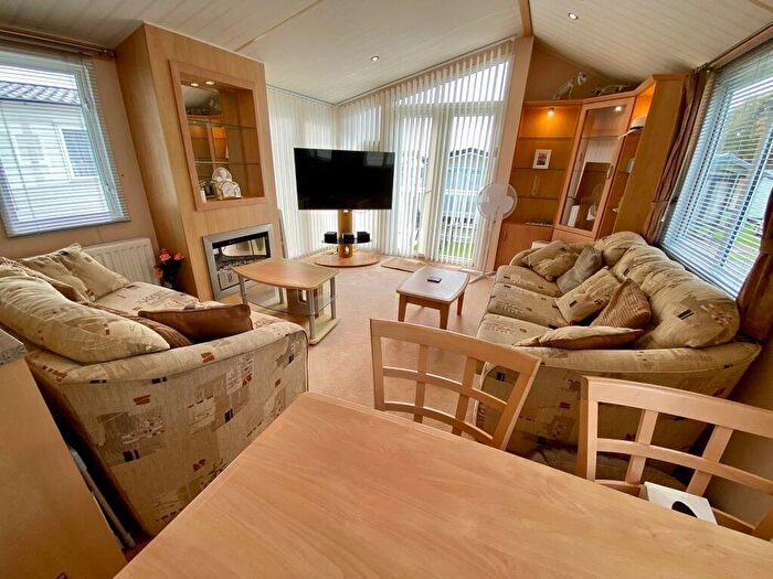 2 Bedroom Caravan For Sale In Perowne Way, Sandown, PO36