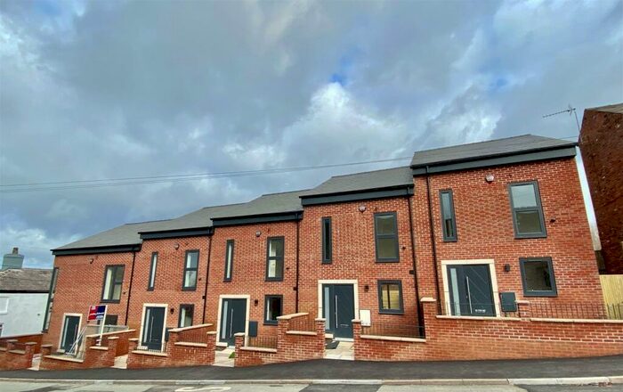 3 Bedroom Town House To Rent In Windmill Street, Macclesfield, SK11