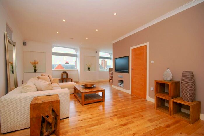 2 Bedroom Flat To Rent In New Cavendish Street, Marylebone, London, W1G