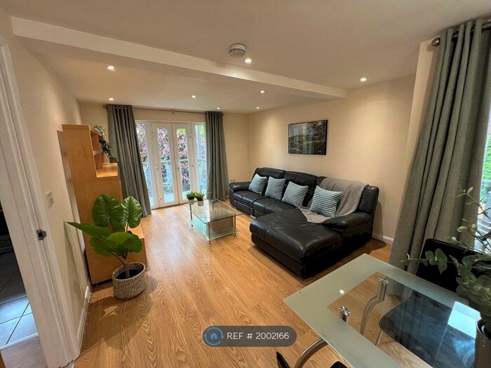 2 Bedroom Flat To Rent In Palatine Road, Manchester, M20