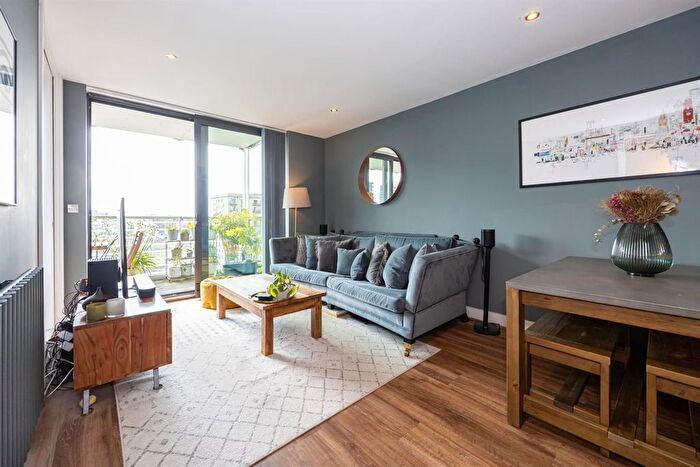 2 Bedroom Flat For Sale In St George's Island, Castlefield, M15
