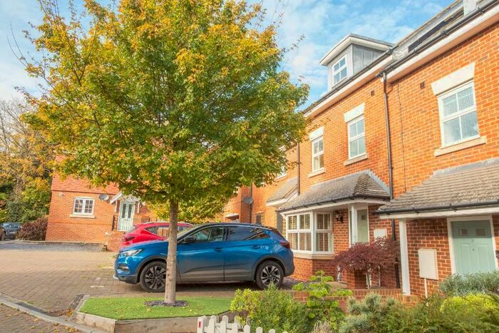 3 Bedroom Semi-Detached House To Rent In Goldring Avenue, Hellingly, East Sussex BN27