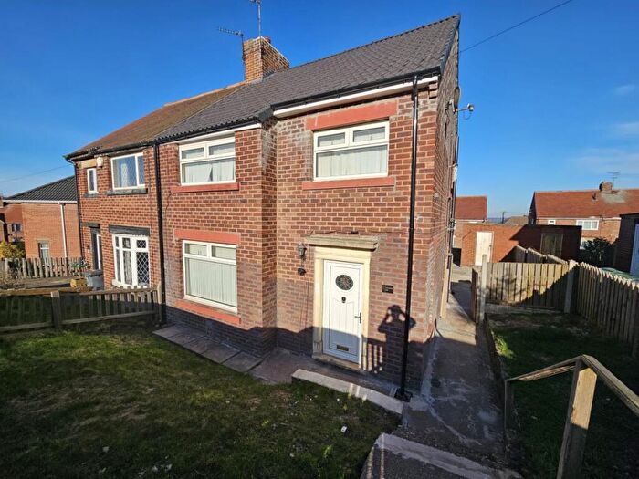 3 Bedroom Semi-Detached House To Rent In Greenfield Road, Hoyland, S74