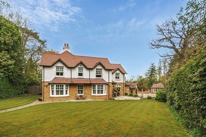 5 Bedroom Property For Sale In Wayside, Chipperfield, Kings Langley, WD4