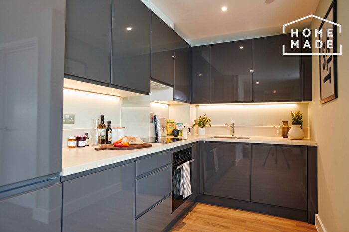 2 Bedroom Flat To Rent In North Row, Milton Keynes, MK9