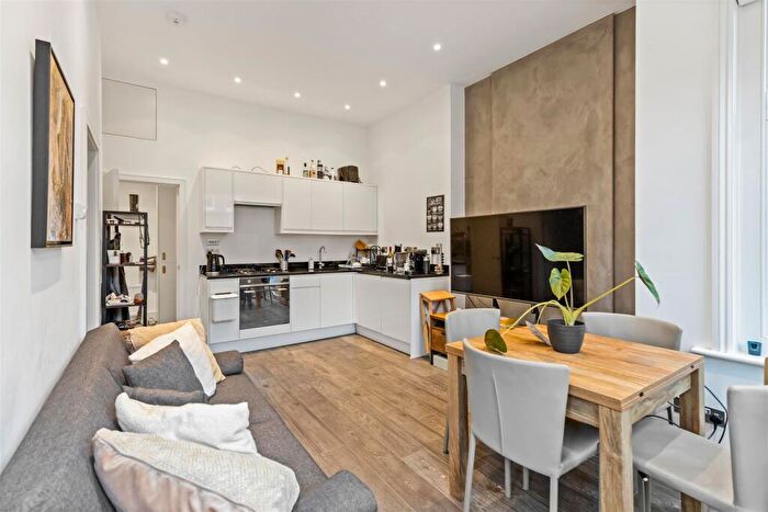 1 Bedroom Flat To Rent In Greencroft Gardens, South Hampstead, NW6