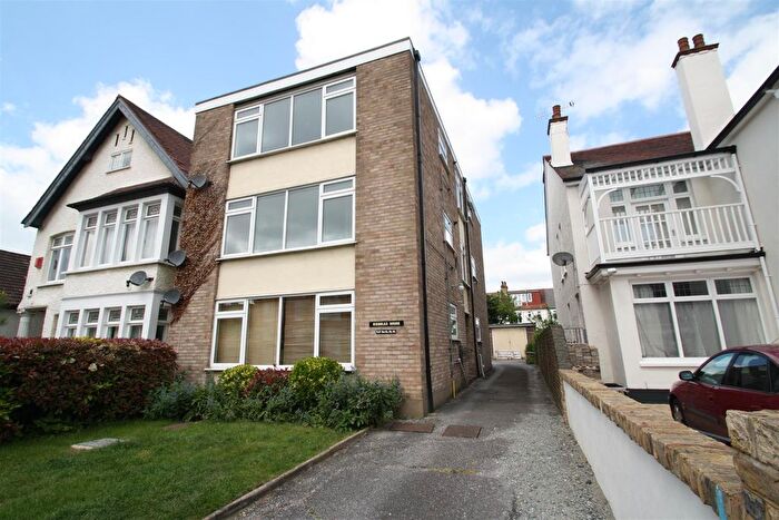 2 Bedroom Flat To Rent In Leigh Road, Leigh-On-Sea, SS9