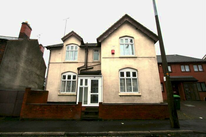 4 Bedroom Detached House To Rent In Titford Road, Oldbury, B69